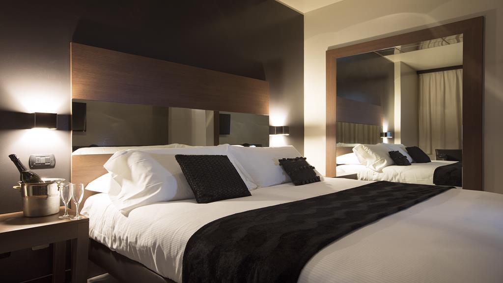 Hotel King, By R Collection Hotels Varedo Exterior foto