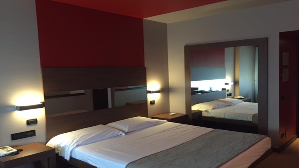 Hotel King, By R Collection Hotels Varedo Exterior foto